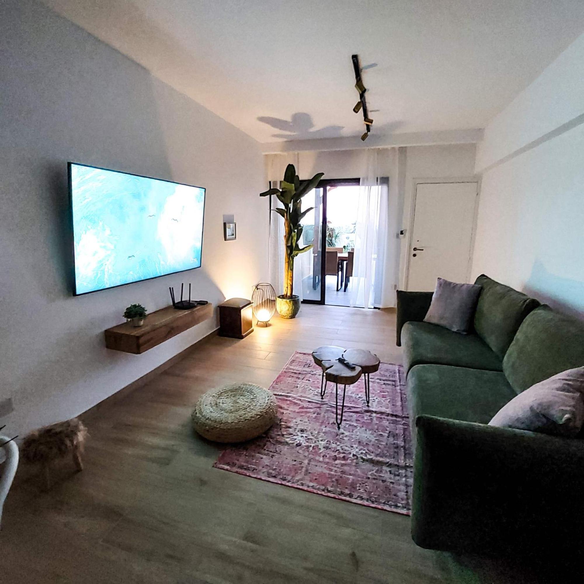 Διαμέρισμα Seaview Luxury Chloraka Paphos, Pool, Smart Tv 65 Inch *